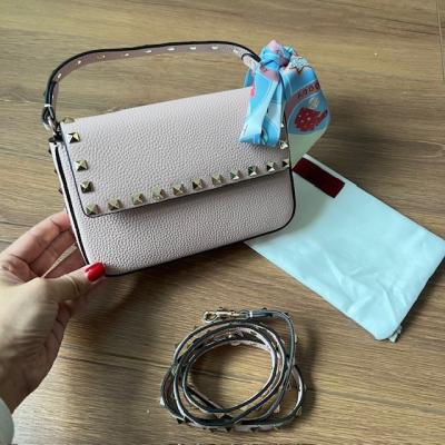 VLTN PUDRA ASKILI ÇANTA 