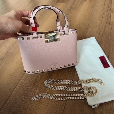 VLTN PUDRA ZİNCİR ASKILI ÇANTA 