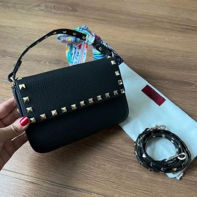 VLTN SİYAH ASKILI ÇANTA 