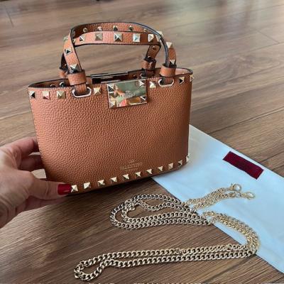 VLTN TABA ZİNCİR ASKILI ÇANTA 