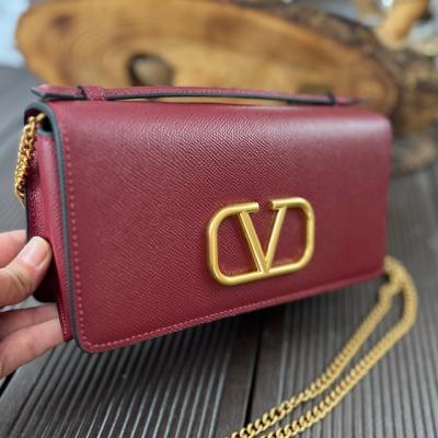 VLTN ZİNCİR ASKILI BORDO ÇANTA 