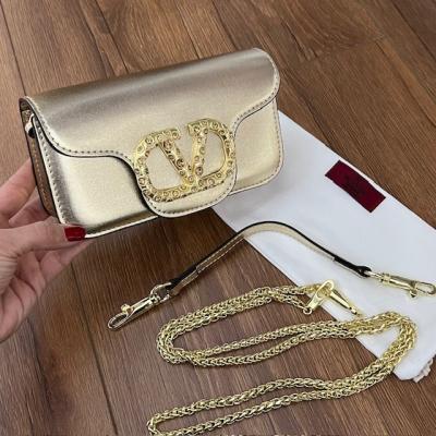 VLTN ZİNCİRLİ GOLD ÇANTA 