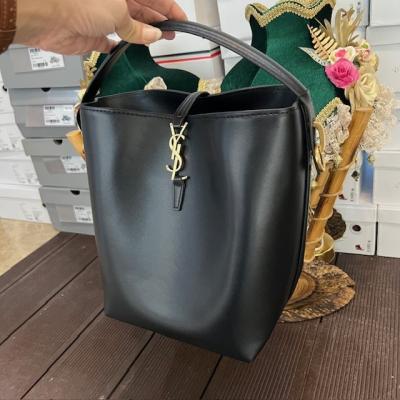 YS SİYAH DERİ ASKILI ÇANTA 